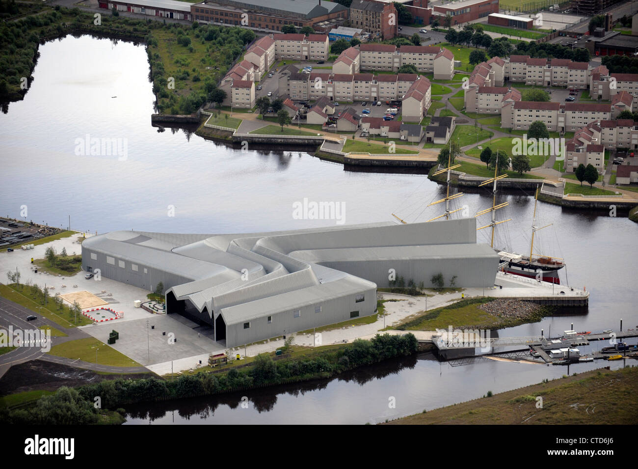 Vue aérienne de la SV Glenlee accosté le long du Glasgow Riverside Museum : Musée de l'Ecosse de Transport et voyages. Banque D'Images