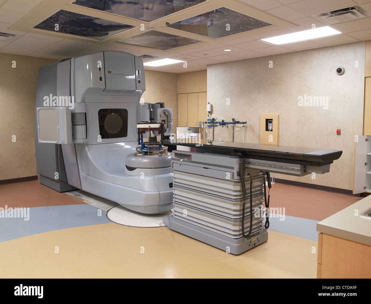Machine de traitement du cancer par radiothérapie Banque D'Images