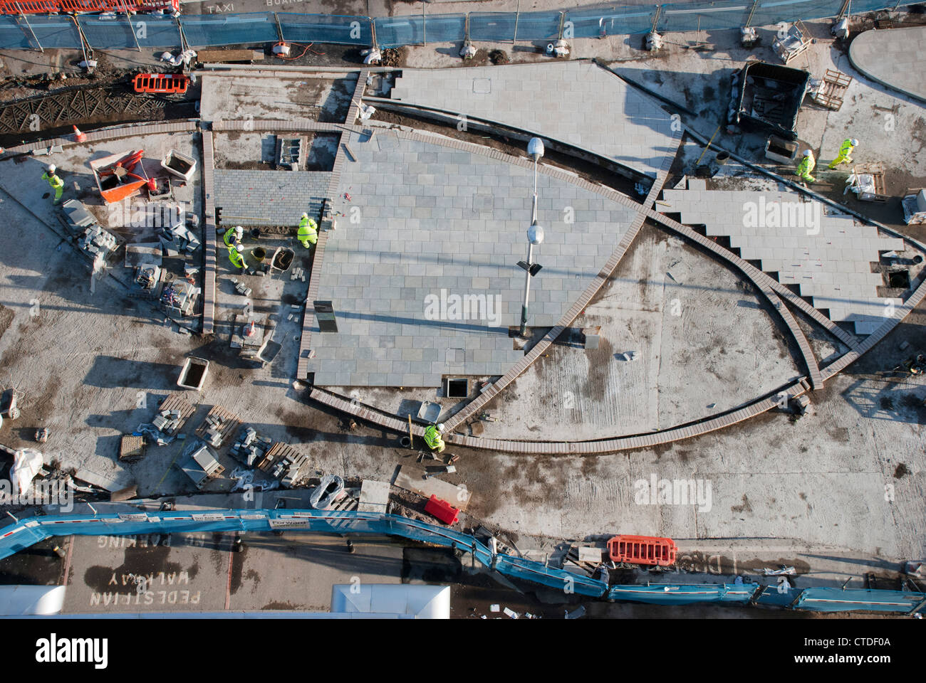 Travailler par Britannia Construction sur la gare de Swindon Projet de mise à niveau avant-cour. Banque D'Images
