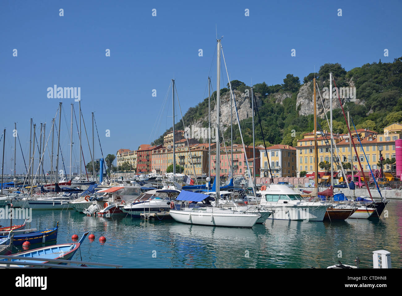 Bateaux de pêche au Vieux Port, Nice, Côte d'Azur, Alpes-Maritimes, Provence-Alpes-Côte d'Azur, France Banque D'Images