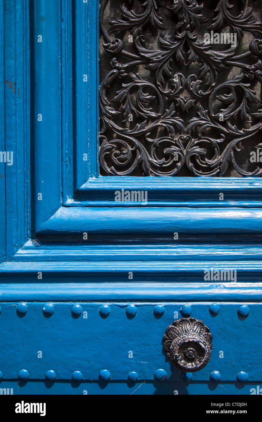 Détail de bleu porte avant pour construire dans le quartier du Marais, Paris France Banque D'Images