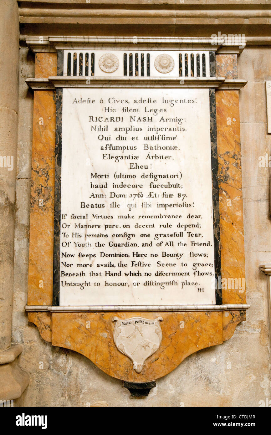 Plaque commémorative à Richard Beau Nash, dans l'abbaye de Bath Somerset UK Banque D'Images