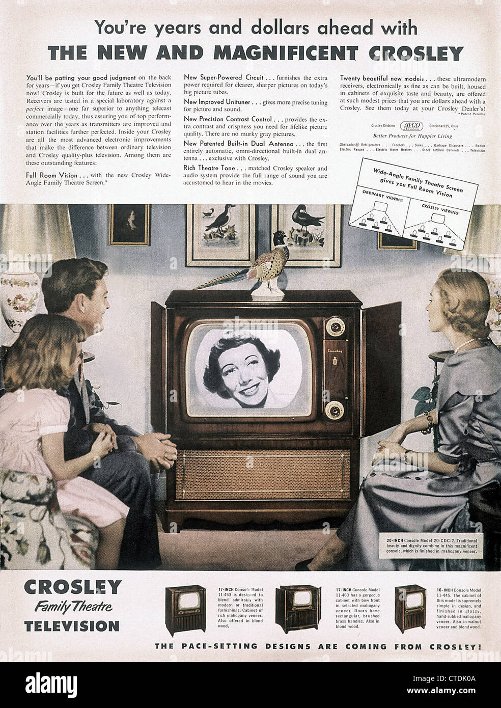 Années 1950, la publicité pour Crosley téléviseur montrant famille regarder la télévision. Banque D'Images