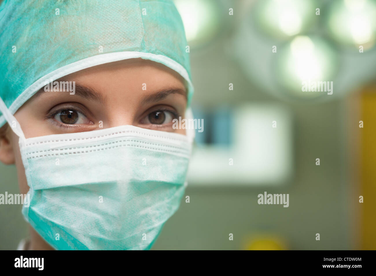 Close up of a woman wearing surgical gear Banque D'Images