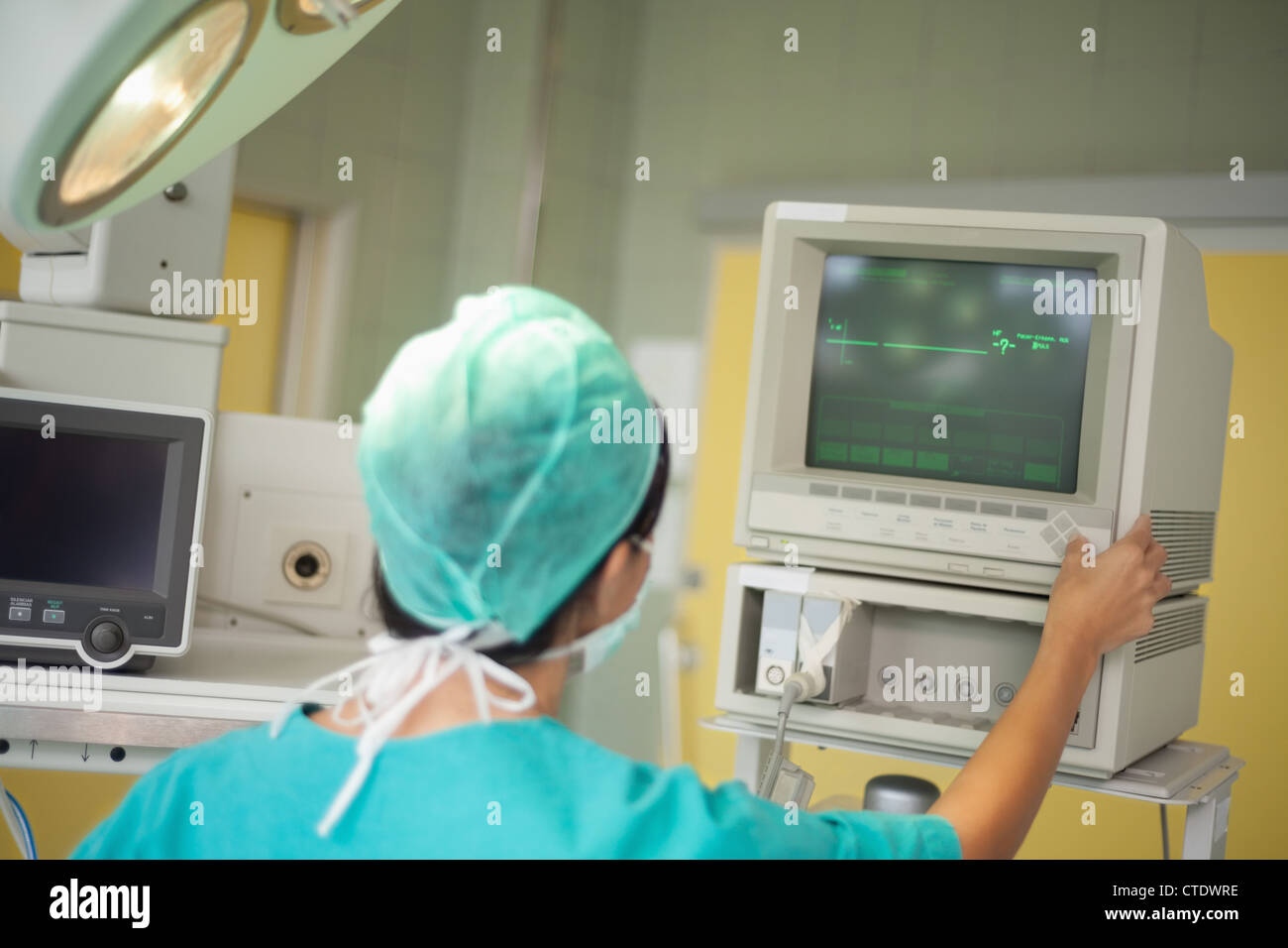 Un moniteur de contrôle chirurgien Banque D'Images
