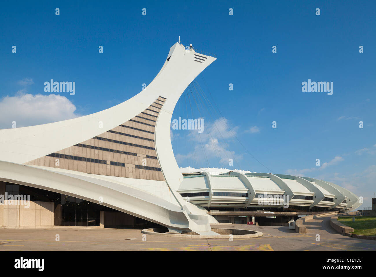 L'été 1976, la tour du stade olympique de Montréal Banque D'Images