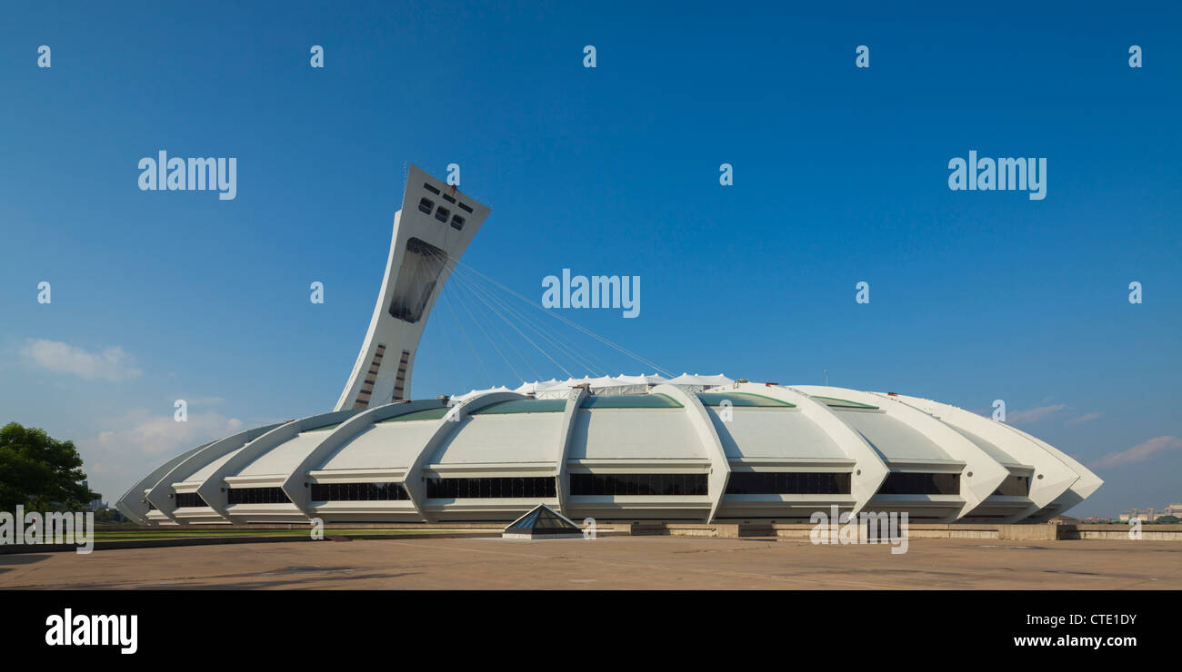 L'été 1976, la tour du stade olympique de Montréal Banque D'Images