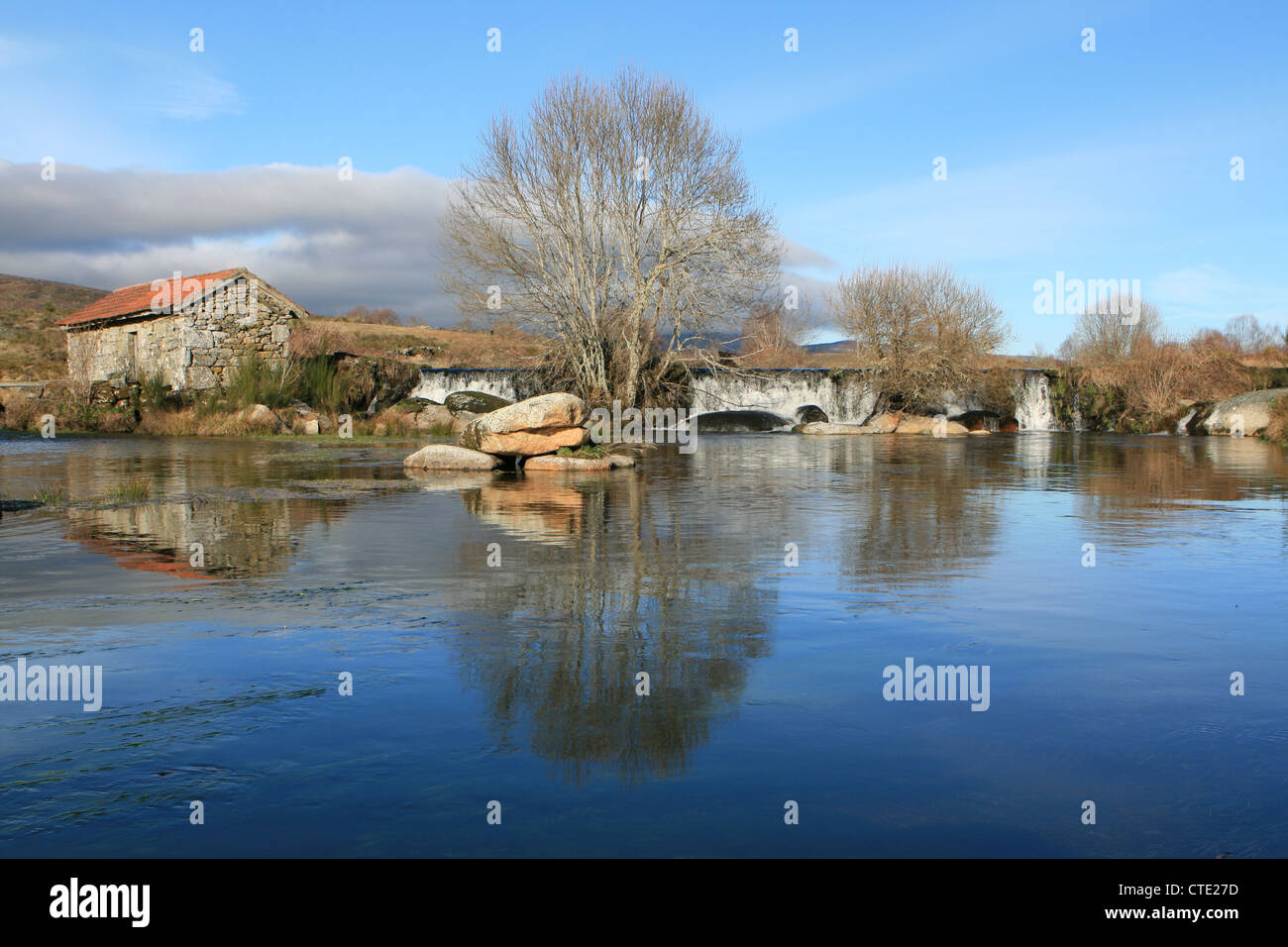 River House près de Montalegre Banque D'Images River House près de Montalegre Banque D'Images