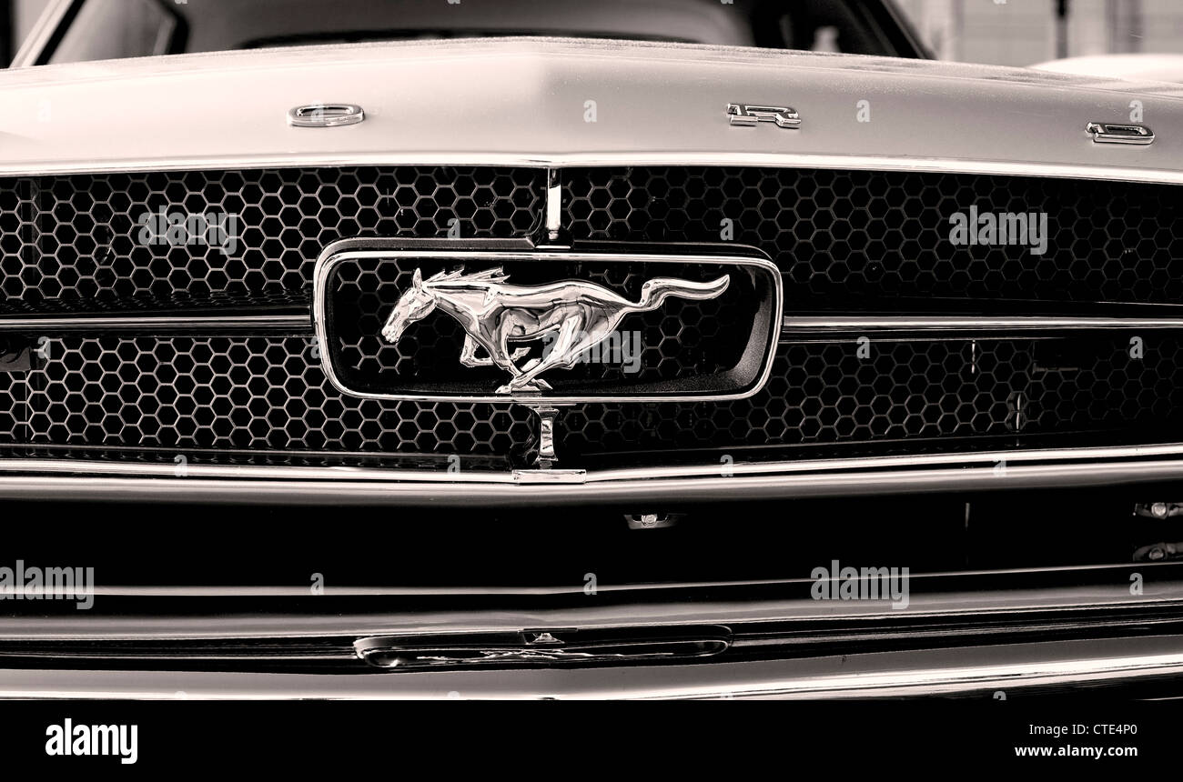 Vieux classique mustang sur un car show à Helsinki Banque D'Images