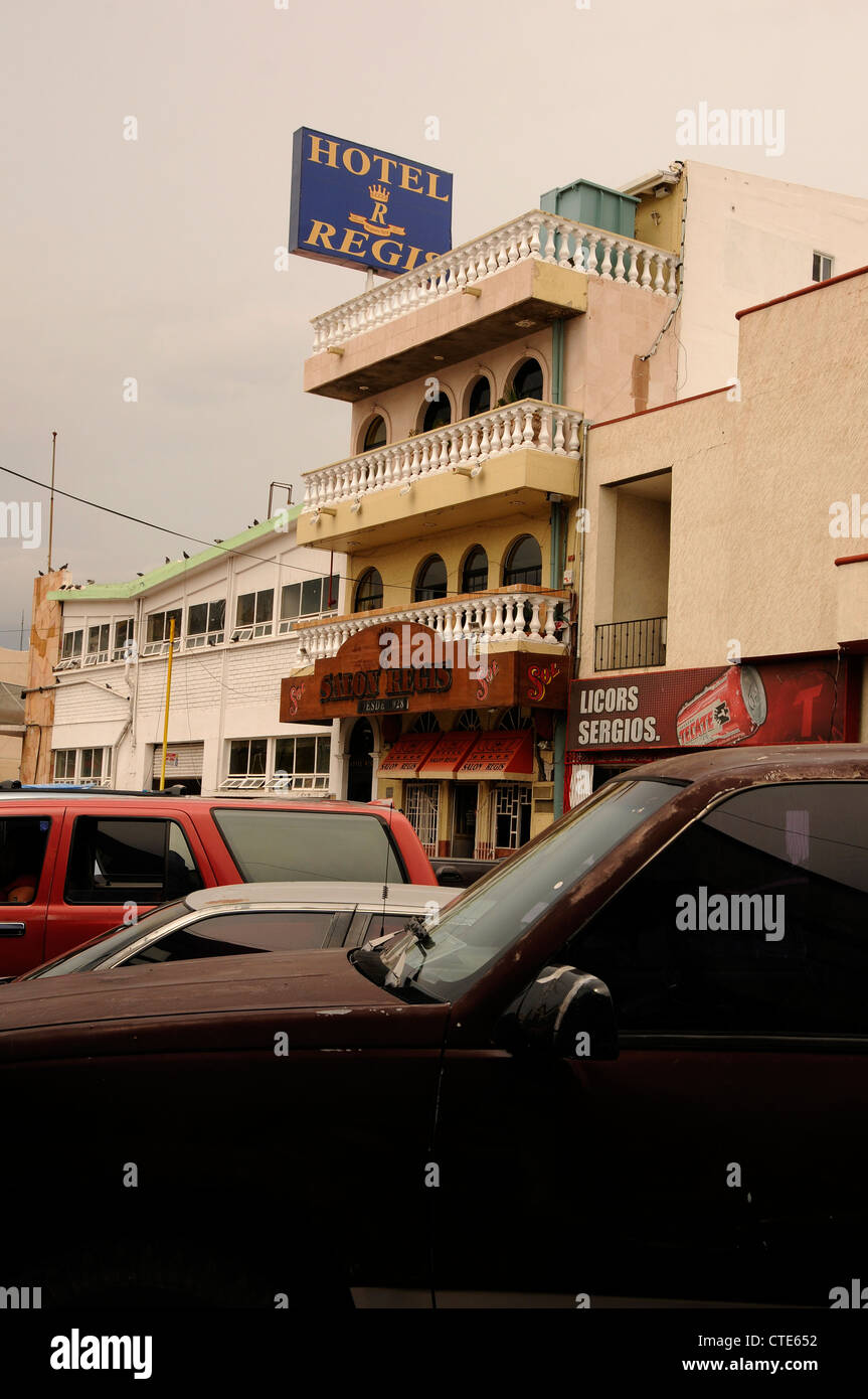 Regis Hotel est situé dans la région de Nogales, Sonora, Mexique, près de la frontière mur à Nogales, Arizona, USA. Banque D'Images