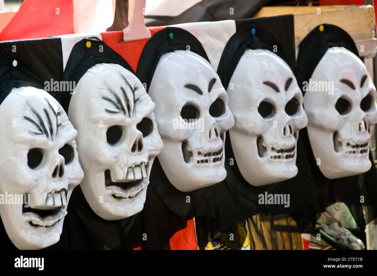 Masques anonymes vendus sur la place Tahrir, Le Caire Égypte, printemps 2012 Banque D'Images