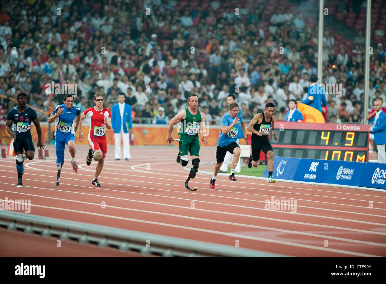 Sprinter paralympique sud-africain Oscar Pistorius participe au 100m et 200m, remportant une médaille d'or au Jeux paralympiques 2008 Banque D'Images