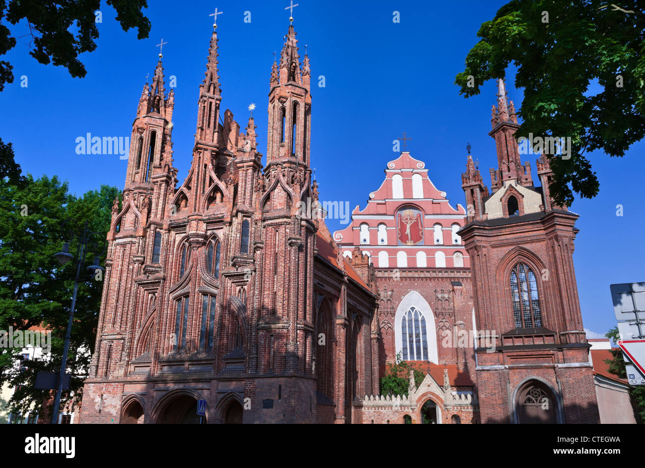 Bernardine Church et St Anne's Church Vilnius Lituanie Banque D'Images