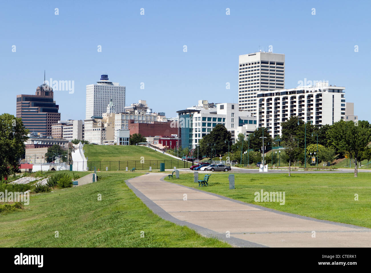 Vue de la ville de Memphis, dans le Tennessee, d'un parc dans le centre-ville. Banque D'Images