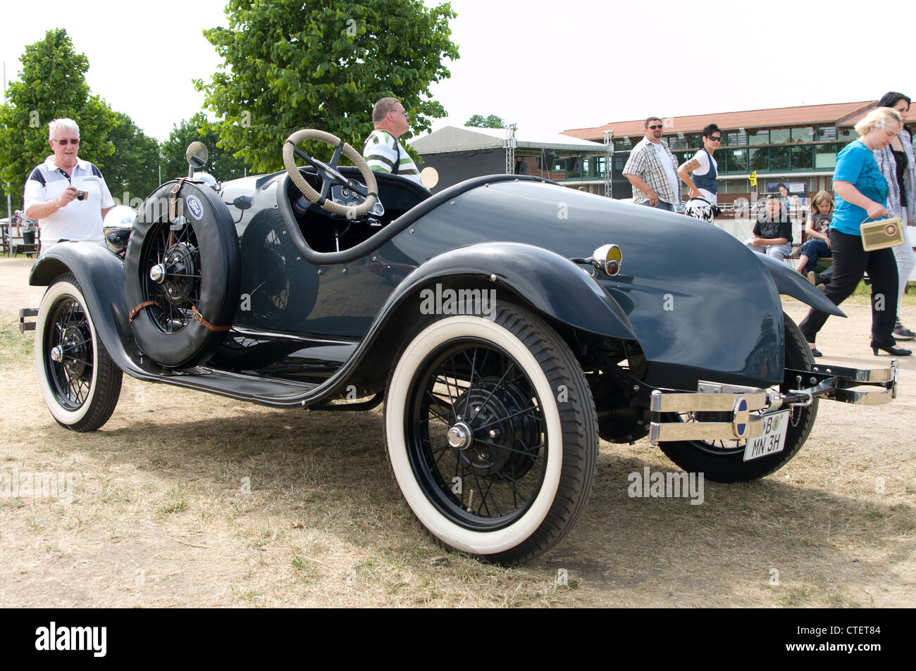 PAAREN IM GLIEN, ALLEMAGNE - le 26 mai : une voiture de sport, une Ford 'l'oldtimer show' dans MAFZ, 26 mai 2012 à Paaren im Glien, Allemagne Banque D'Images