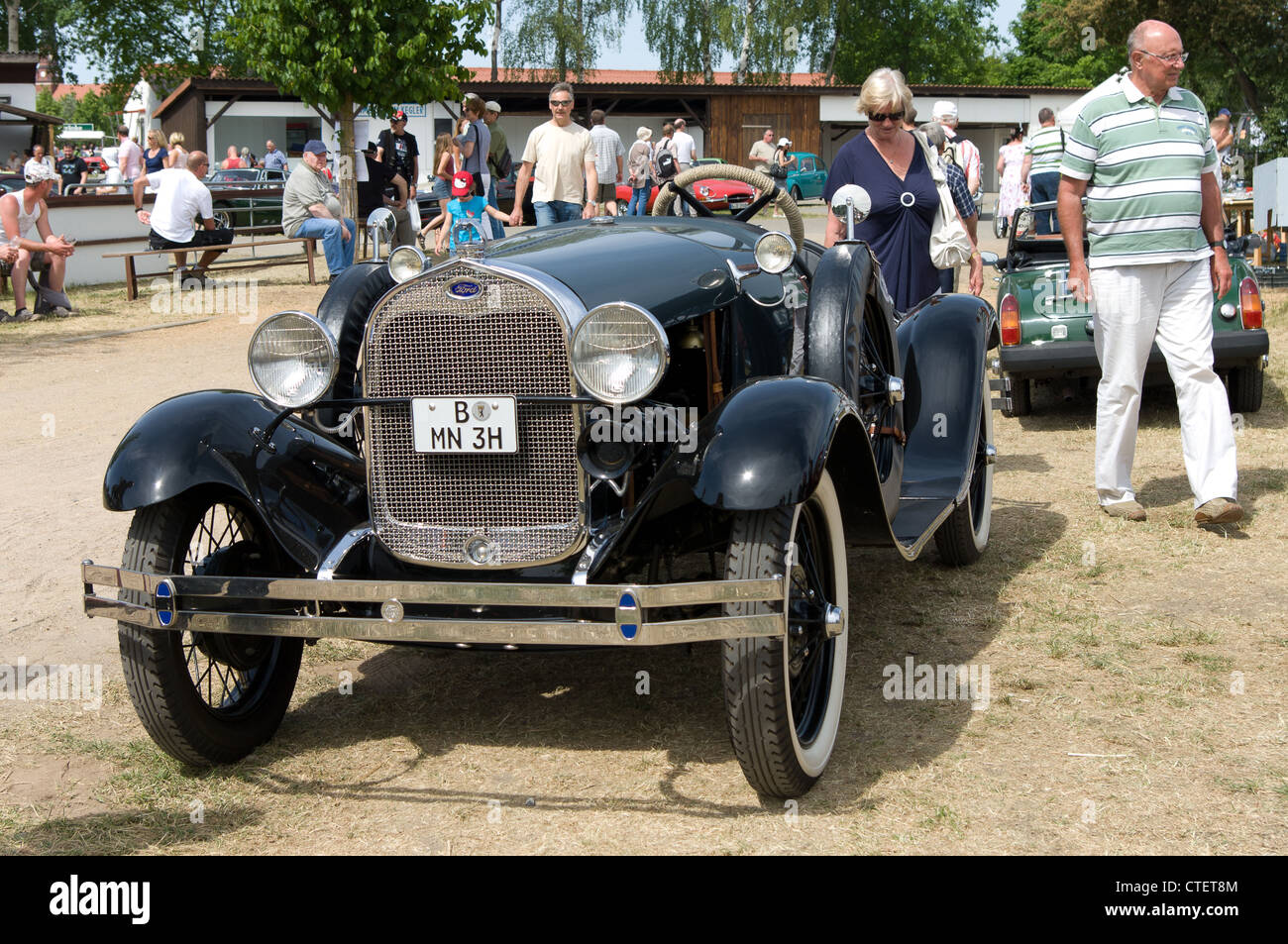 PAAREN IM GLIEN, ALLEMAGNE - le 26 mai : une voiture de sport, une Ford 'l'oldtimer show' dans MAFZ, 26 mai 2012 à Paaren im Glien, Allemagne Banque D'Images