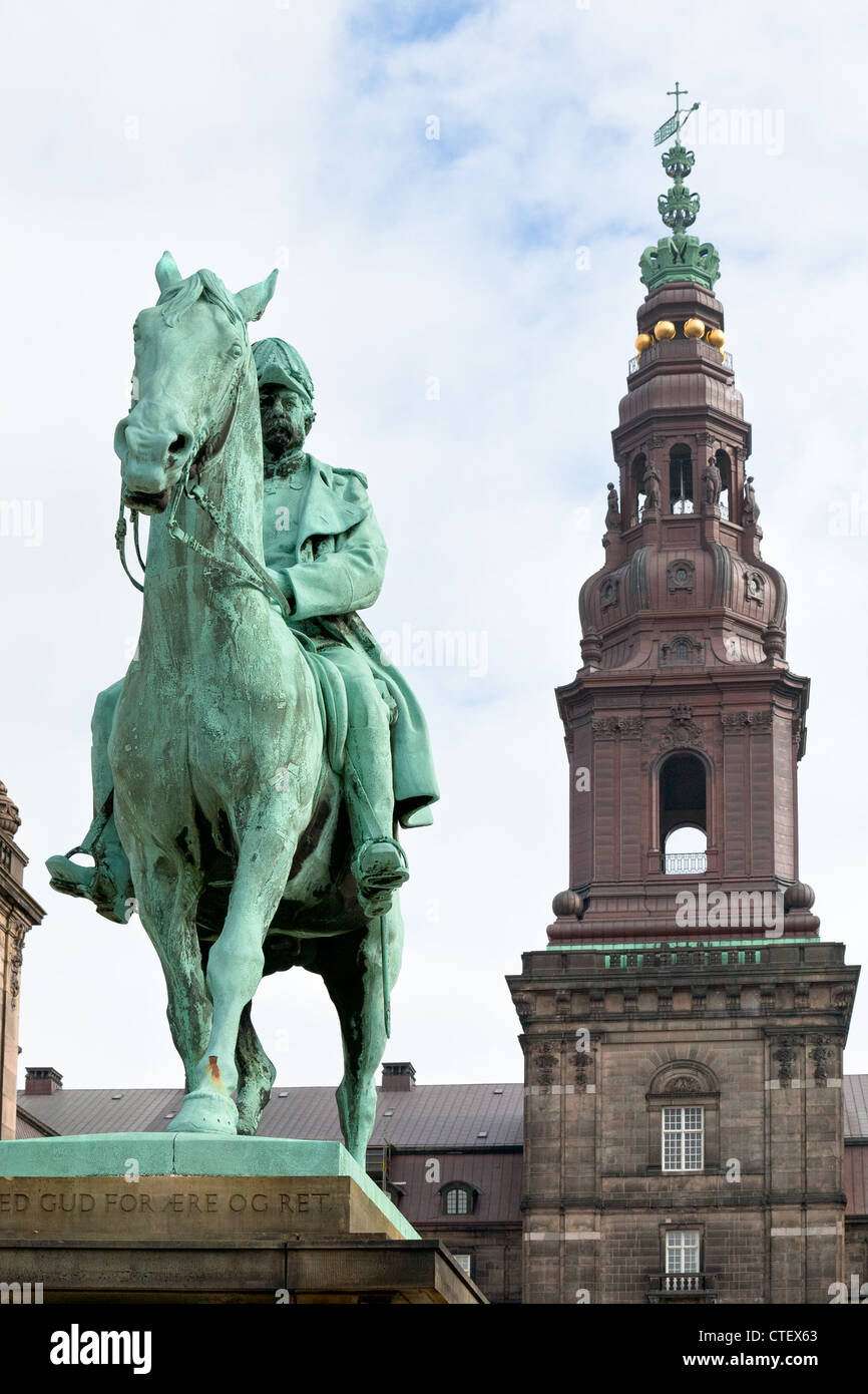 Le roi Christian IX Monument au Palais de Christiansborg à Copenhague Banque D'Images