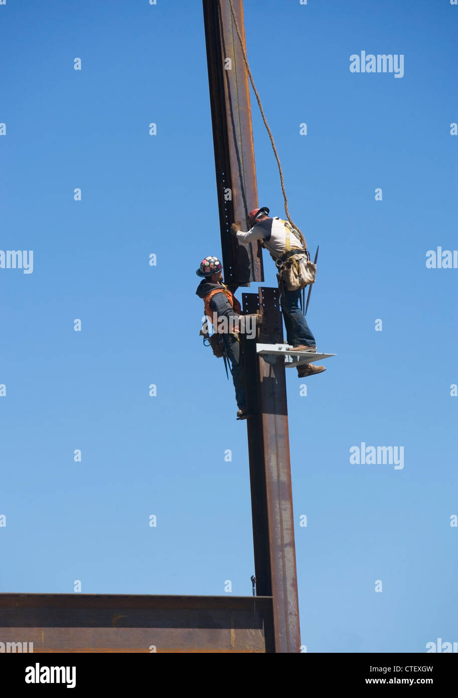 USA, New York, Long Island, New York City, les travailleurs de sexe masculin on construction site Banque D'Images