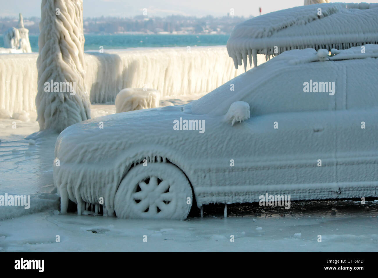 Hiver de gel de voiture photo stock. Image du piloter - 79337368