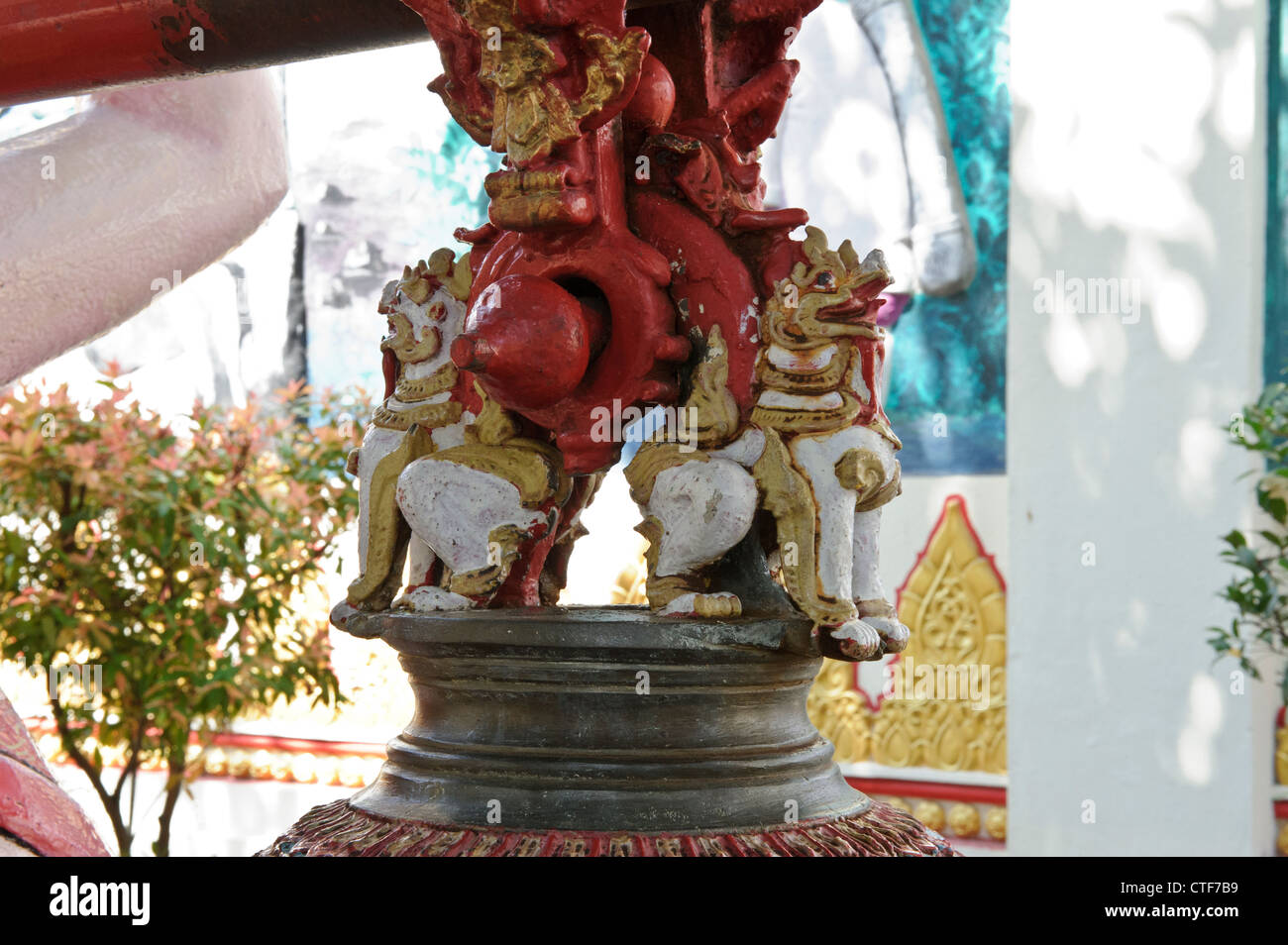 Sculpture en bois, Temple de Dhammikarama, Georgetown, Penang, Malaisie. Banque D'Images