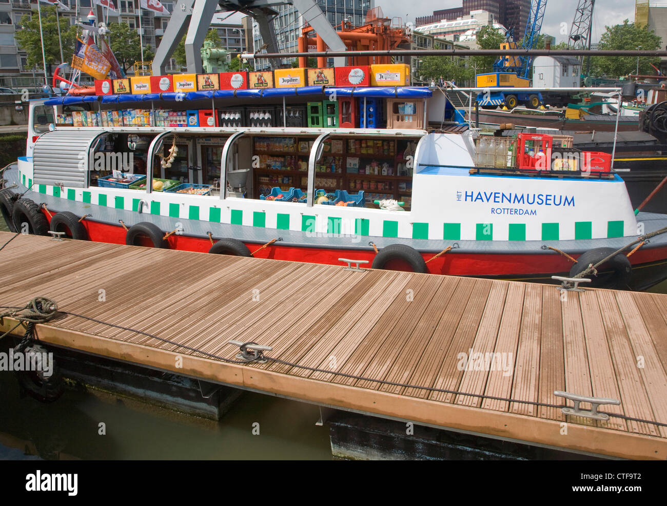 Bateau boutique flottante Haven Harbour Maritime Museum Rotterdam Pays-Bas Banque D'Images