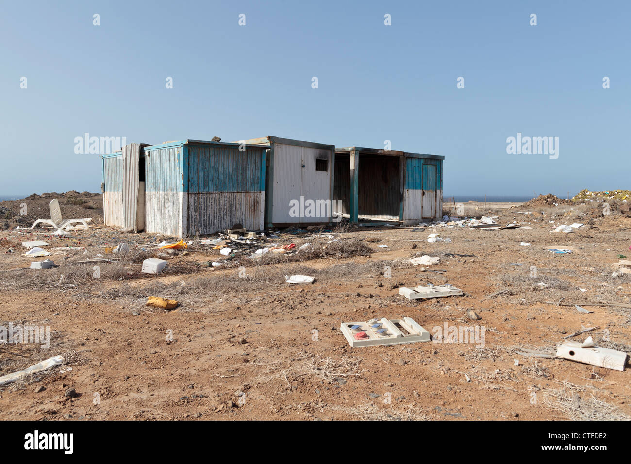 L'abandon et l'abandon des sites de construction à Ténérife. En raison de l'immeuble inachevé crash et crise économique. Banque D'Images