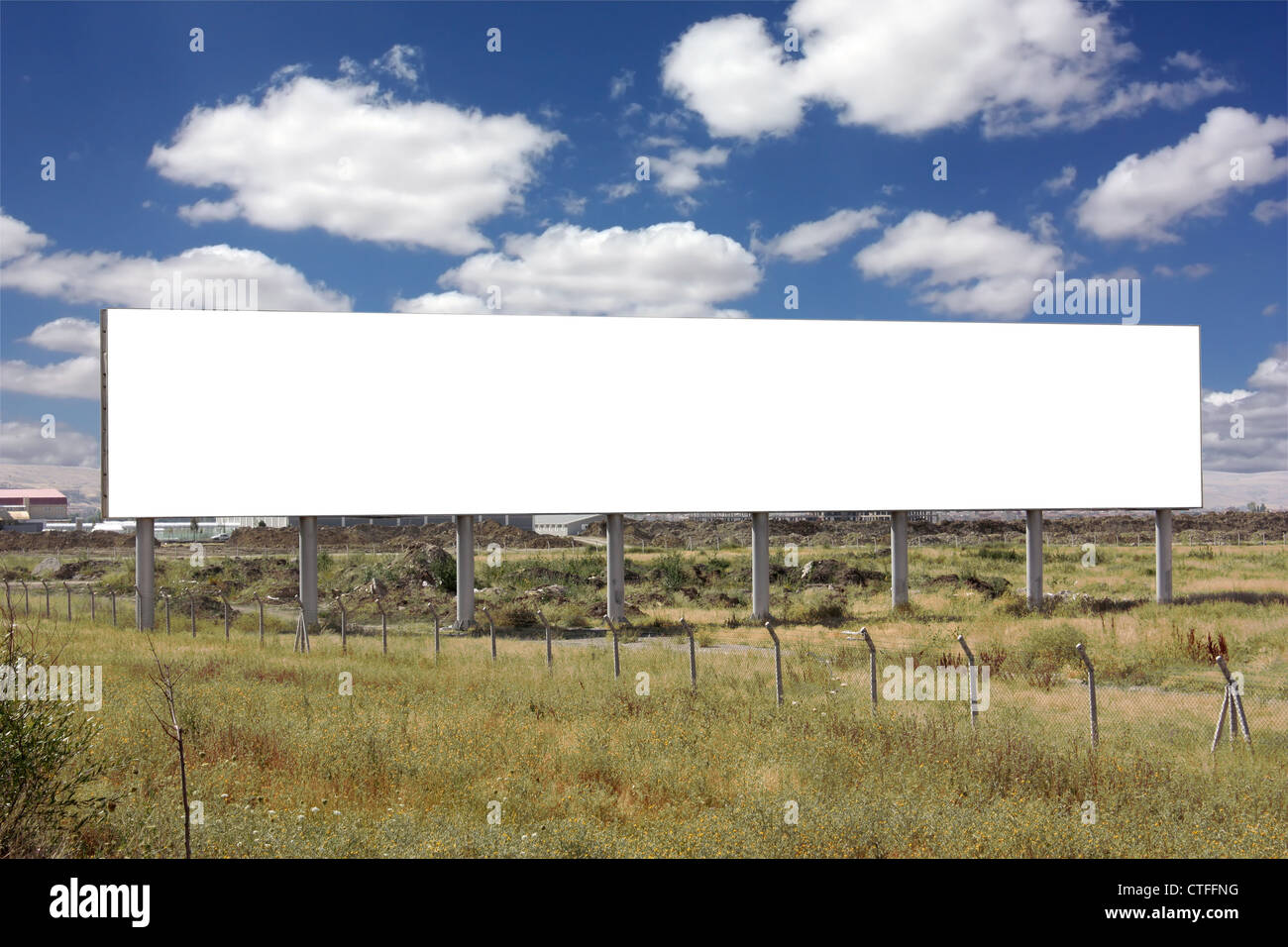 Blank Billboard Large - y compris chemin de détourage autour de la zone vide Banque D'Images