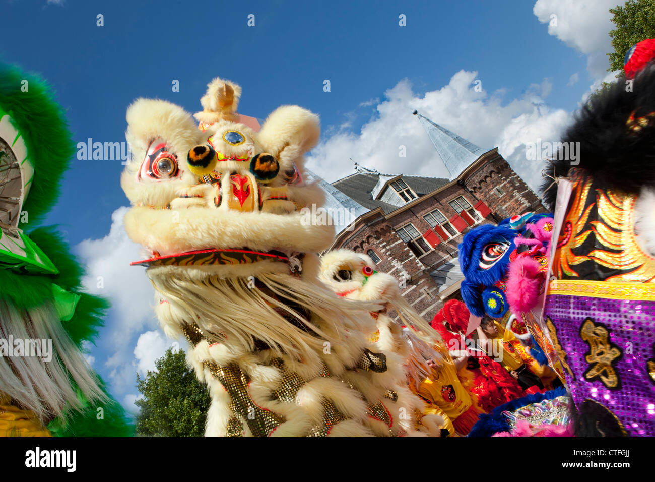 Les Pays-Bas, Amsterdam, 9 juillet 2011, la danse des lions 100 sur place WAAG. Banque D'Images