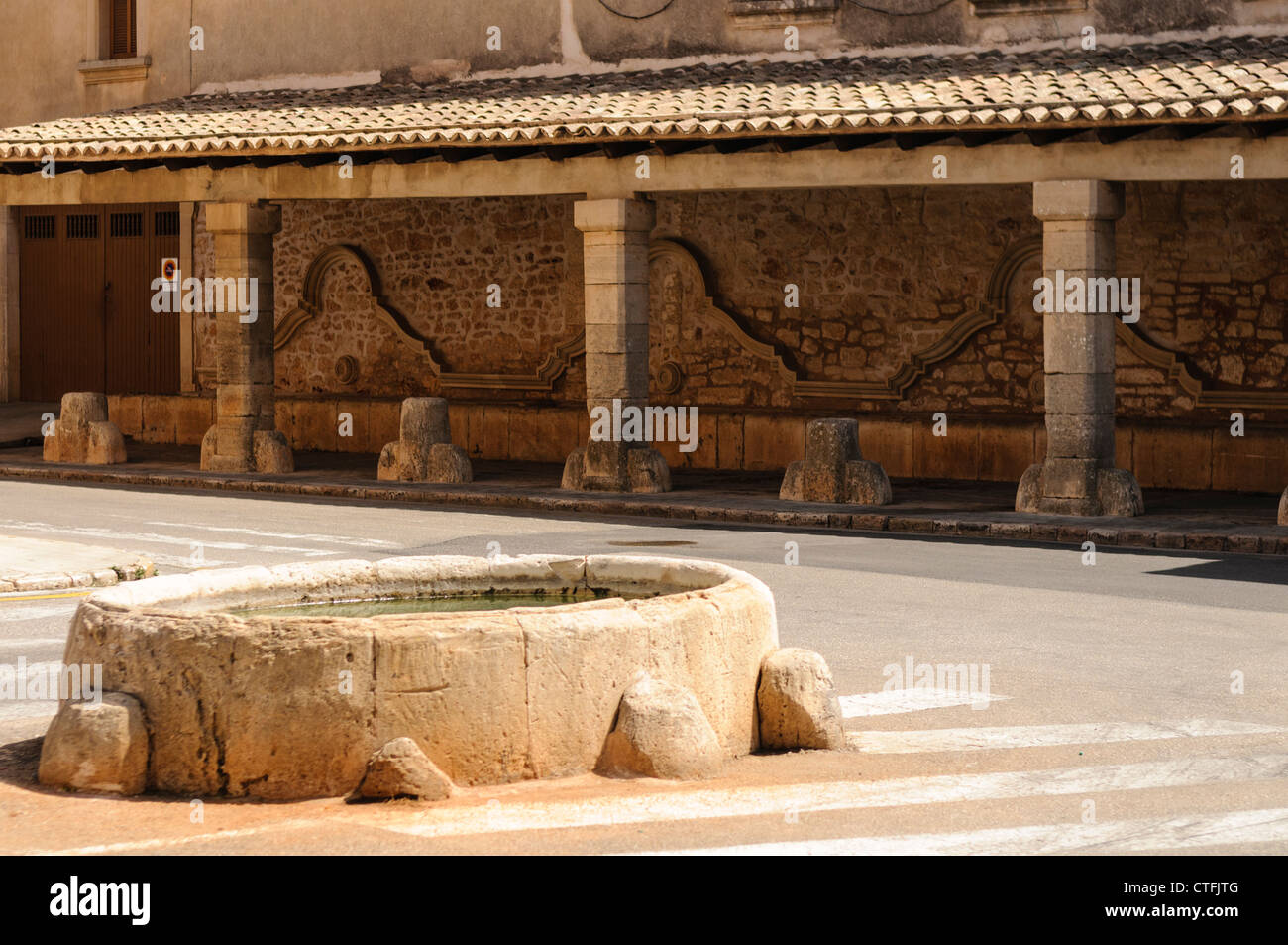 Vieux abreuvoirs pour les chevaux dans Santiyani, Mallorca/Majorca Banque D'Images