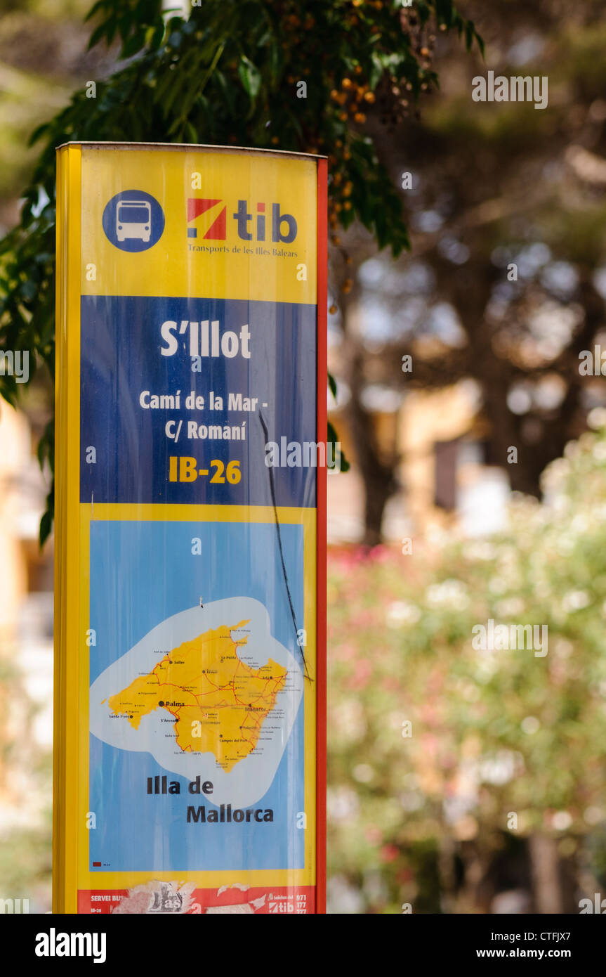 Arrêt de Bus pour les transports de les Illes Balears (TIB) à S'Illot Banque D'Images