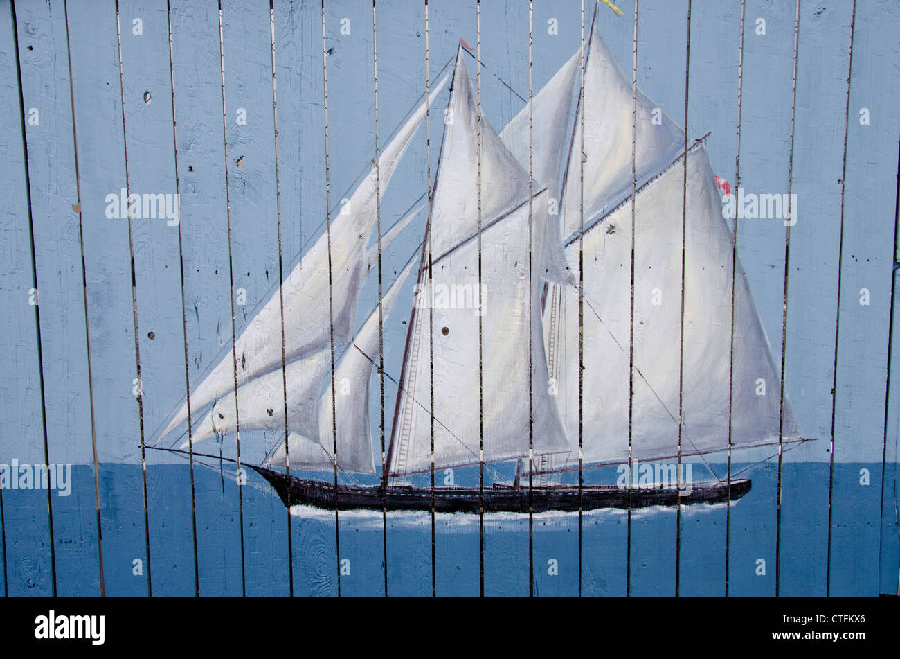 New York, d'Oswego. H. Lee White Marine Museum, peint clôture avec bateau. Banque D'Images