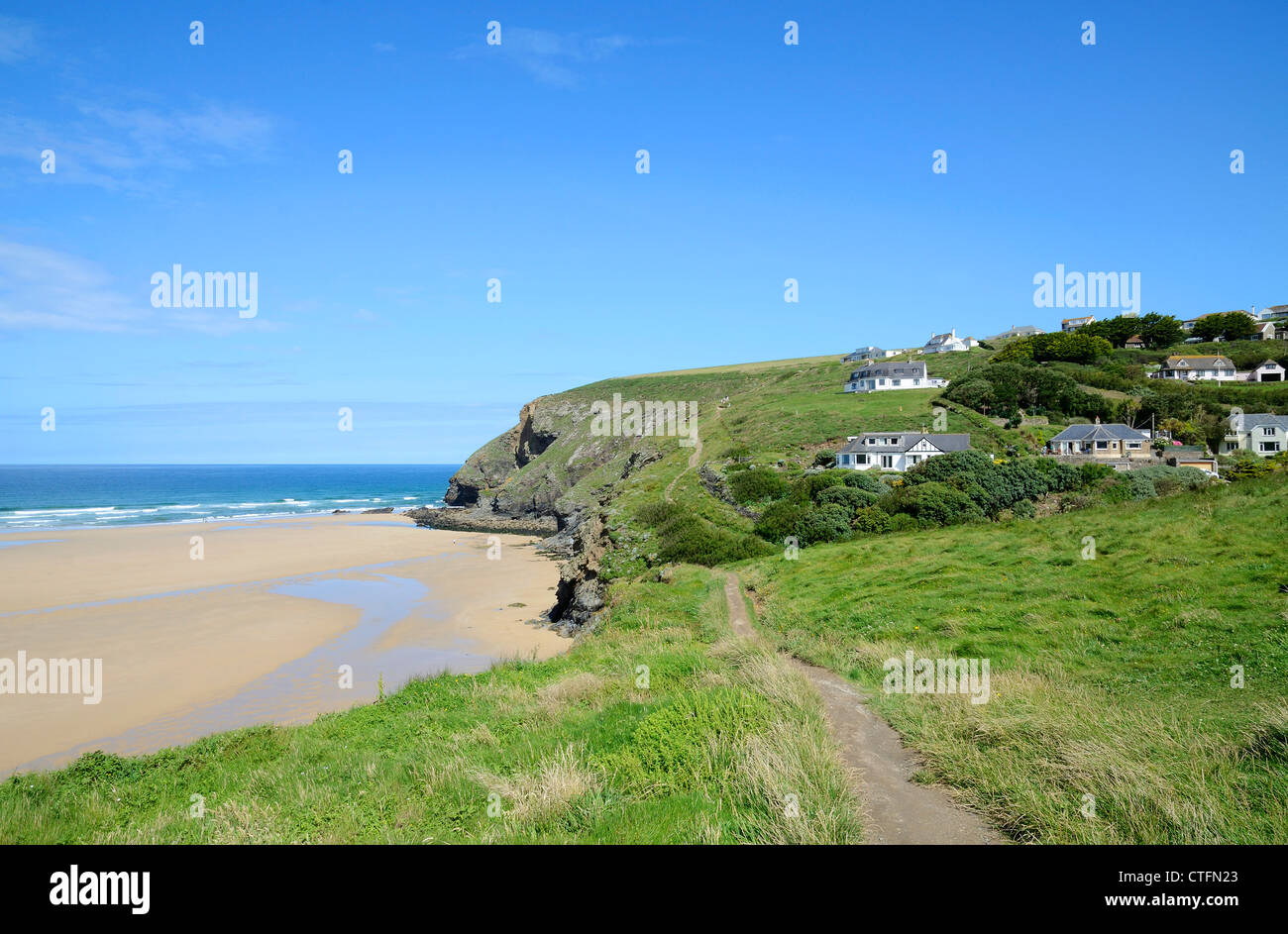 Chambres donnant sur la plage à Mawgan Porth à Cornwall, UK Banque D'Images