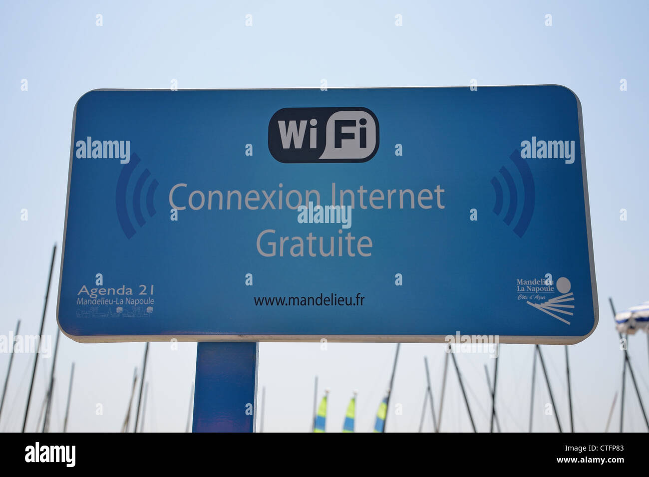 Connexion Wi-Fi gratuite signe par Meteo Plage, Mandelieu-La Napoule, Côte d'Azur, Alpes-Maritimes, Provence-Alpes-Côte d'Azur, France Banque D'Images