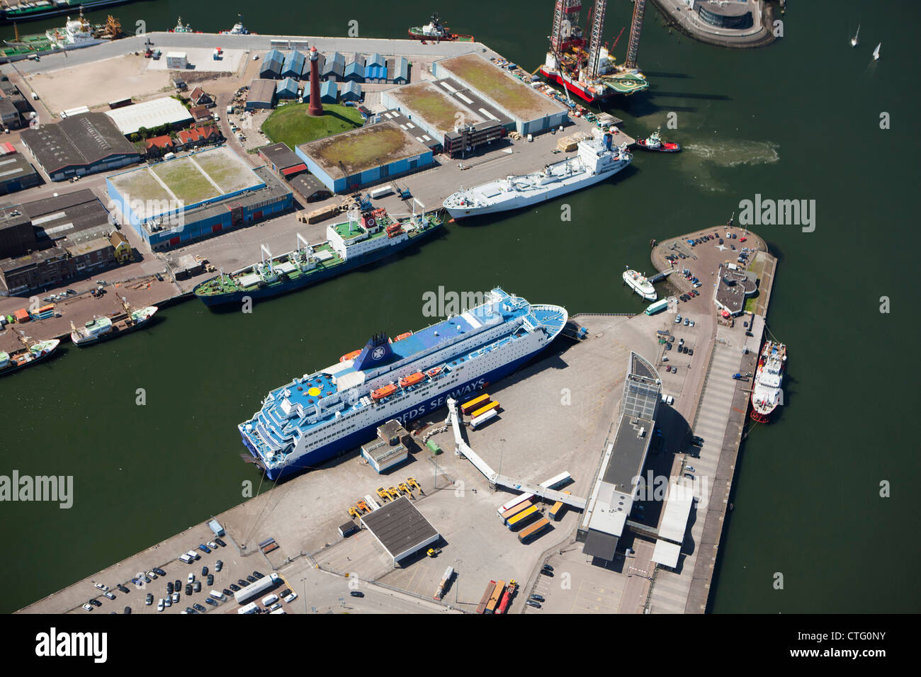 Les Pays-Bas, IJmuiden, antenne, Port. Port. DFDS Ferry. Banque D'Images
