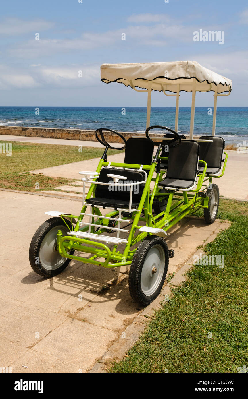 Quatre roues et siège 4 cycle touristiques comme vu à de nombreux beach resorts Banque D'Images