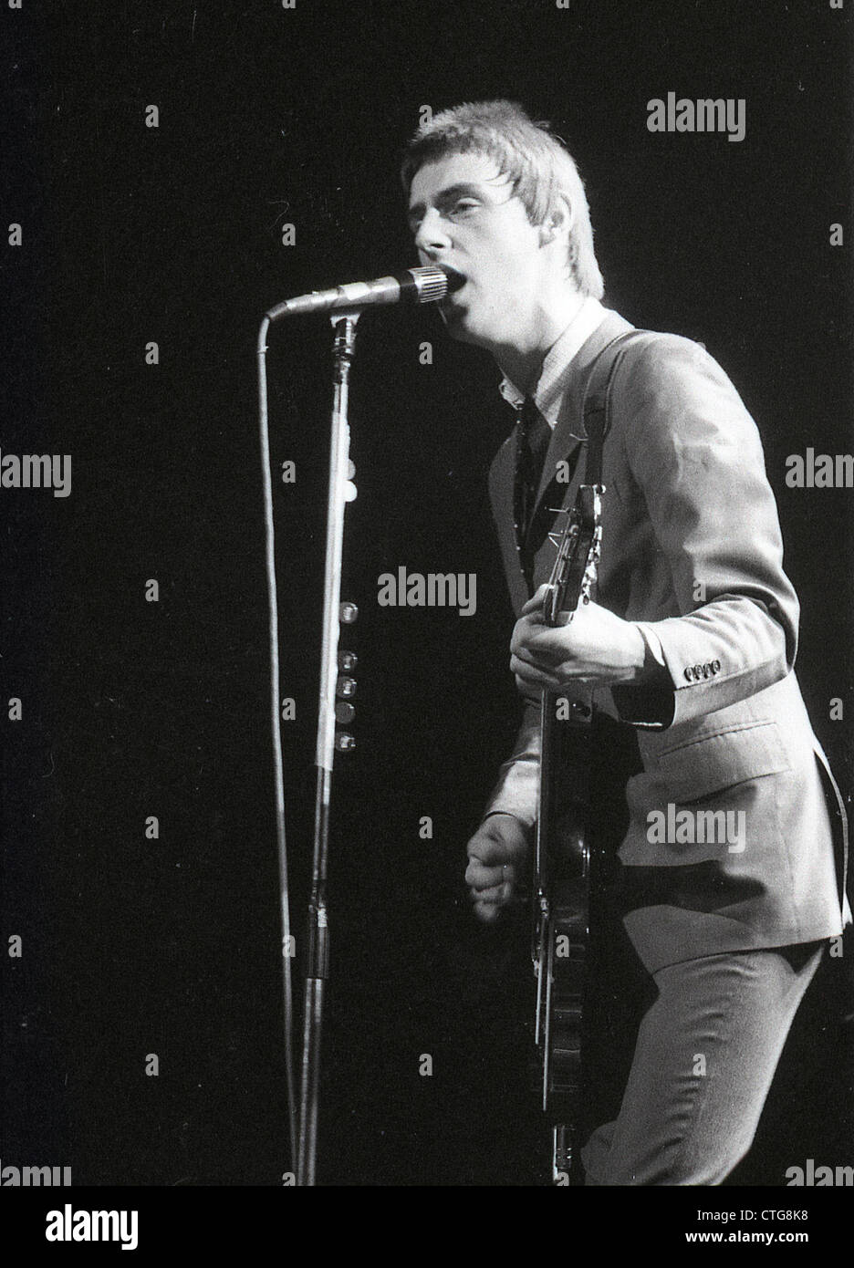 009965 - Paul Weller de The Jam en concert dans les années 1970 Banque D'Images