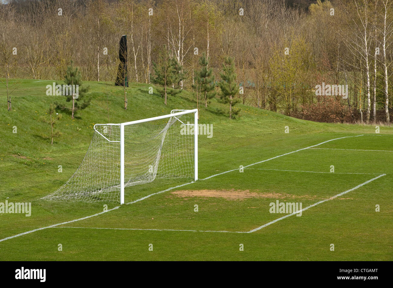 Poteaux de but sur un terrain de football dans un parc en Angleterre Photo  Stock - Alamy