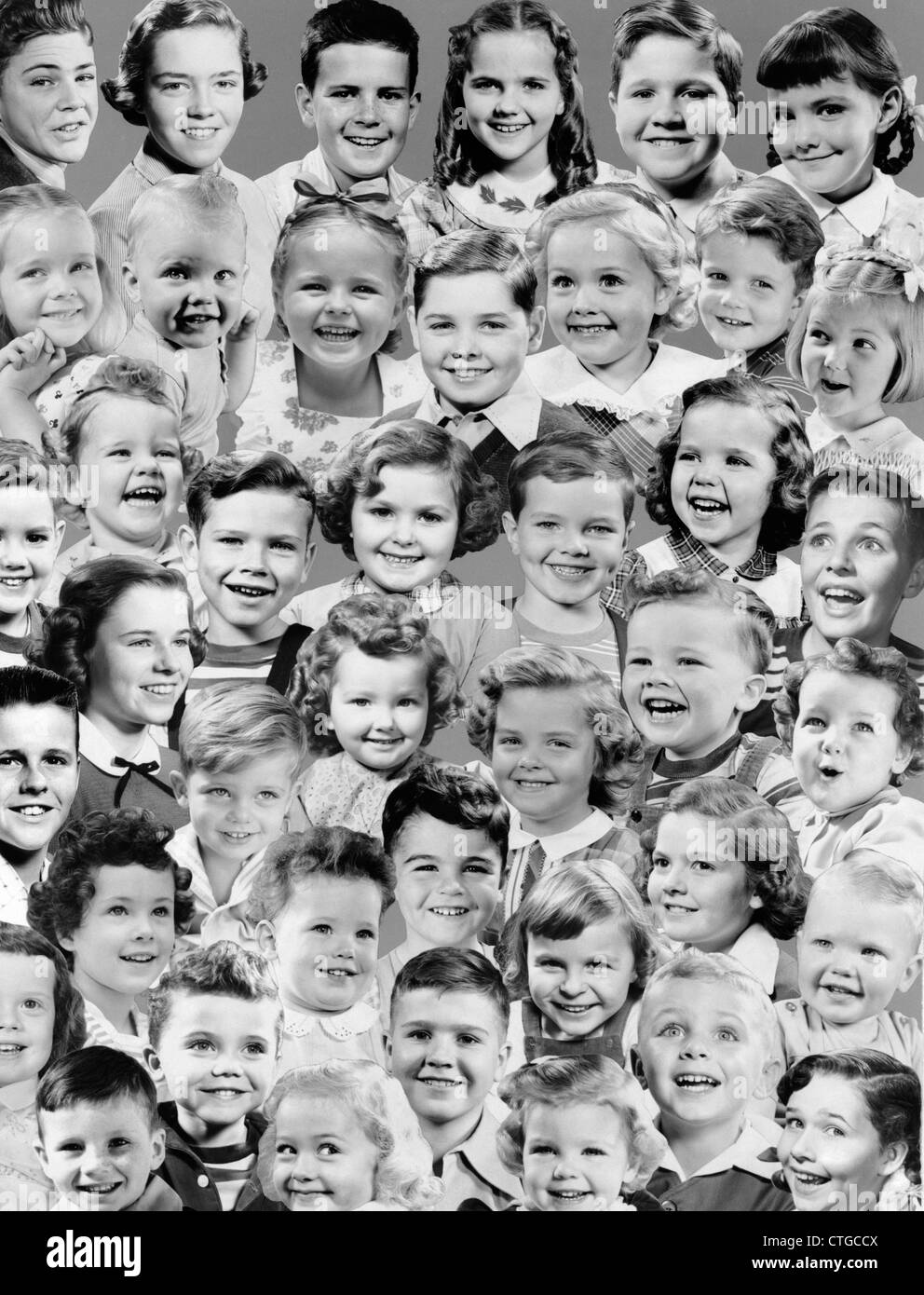 1950 COLLAGE MONTAGE SMILING BOY AND GIRL DE NOMBREUX PORTRAITS STUDIO TÊTE Banque D'Images