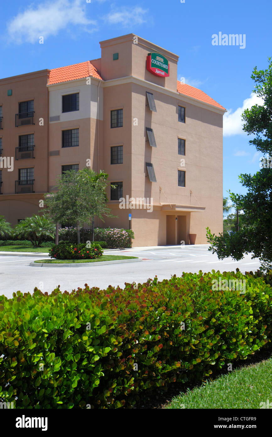 Stuart Florida,Courtyard by Marriott,motel,hôtel hôtels hébergement inn motel motels,hébergement,extérieur devant,entrée,haie,voyages des visiteurs Banque D'Images