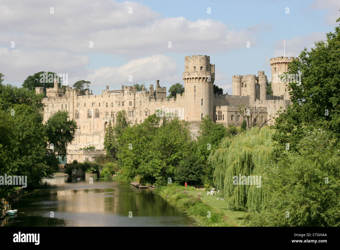 Le Château de Warwick à partir de la rivière Avon, Warwick Warwickshire Angleterre UK Banque D'Images