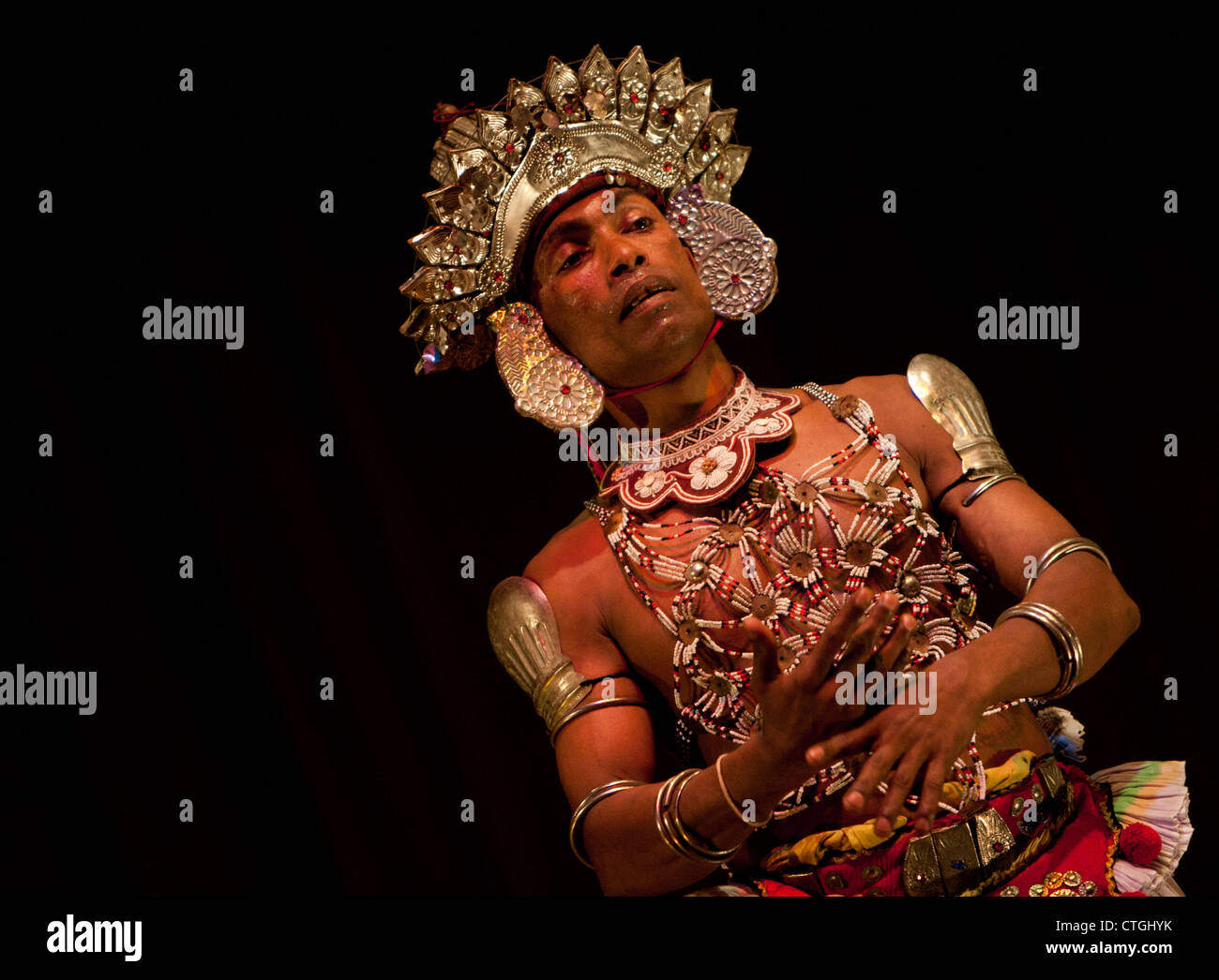 Danseur effectuant dans Kandy Kandy, Sri Lanka Banque D'Images