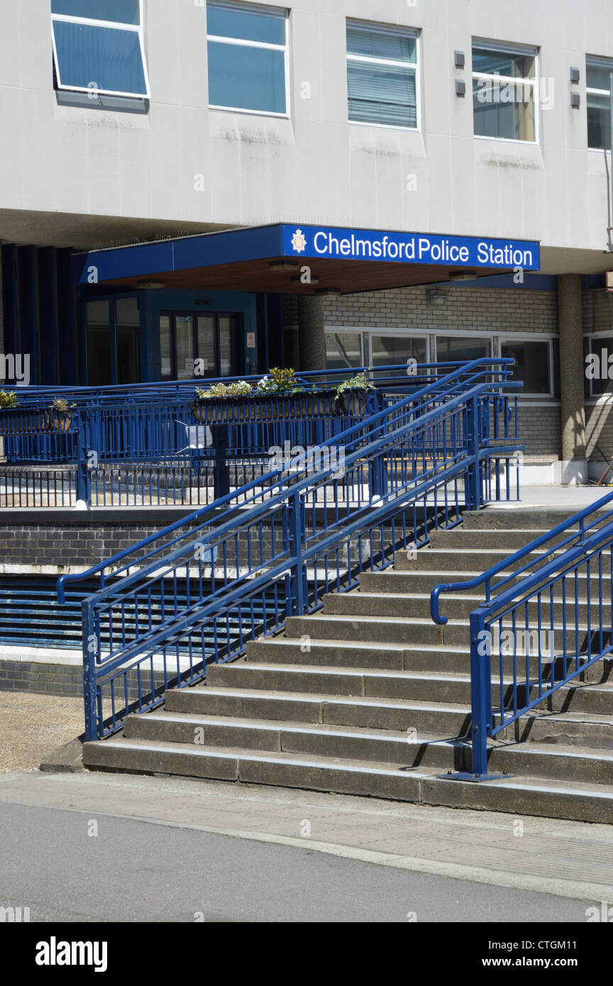 Étapes et fer forgé jusqu'à la gare et voir d'entrée de l'Essex police police police de Chelmsford UK Angleterre bâtiment Banque D'Images