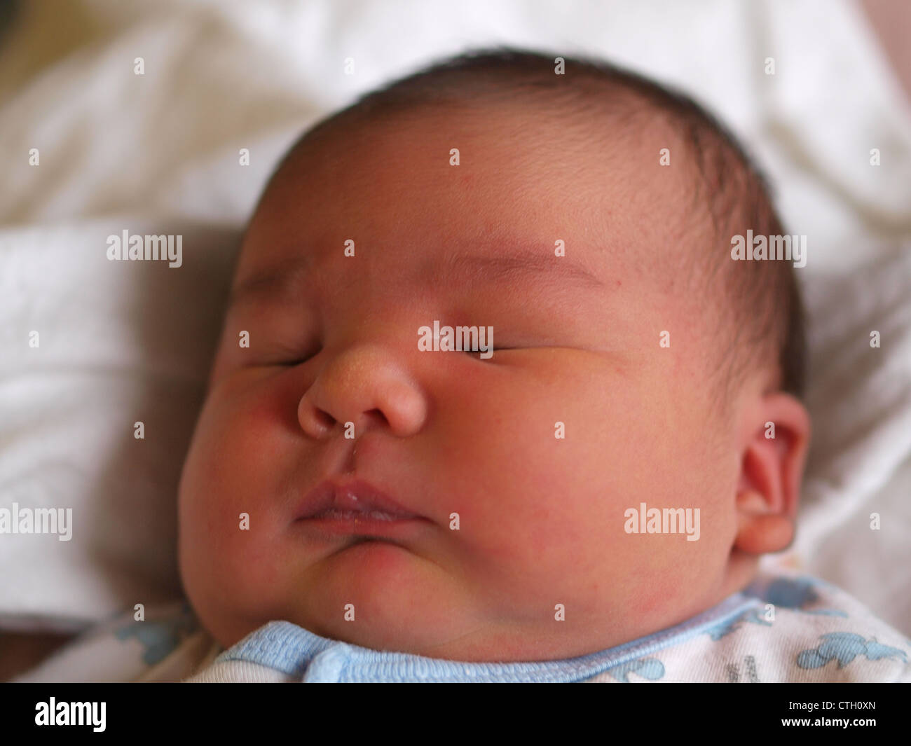 Bebe Nouveau Ne La Moitie Espagnol Moitie De Race Blanche Photo Stock Alamy