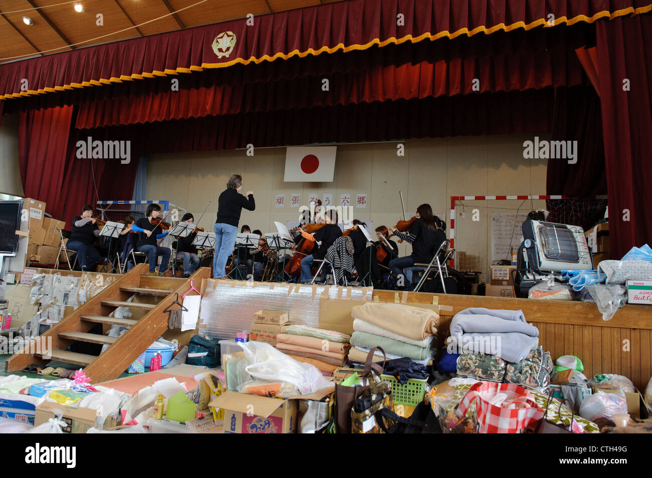 Le rendement de l'organisme de bienfaisance tokyo sinfonia, après le tsunami, Sendai, miyagi Prefecture, Japan Banque D'Images