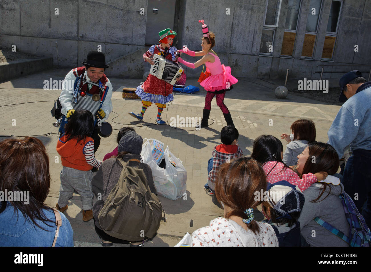La scène du spectacle pour enfants à l'extérieur du musée du manga mangattan, ishinomaki, préfecture de Miyagi, Japon Banque D'Images