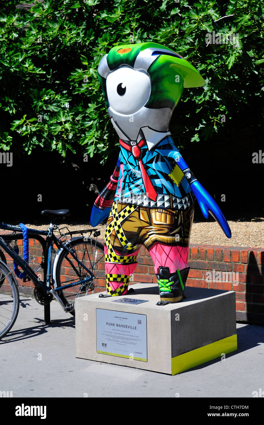 A4 008 - Figurine MANDEVILLE, Mascotte des Jeux Olympique de Londres en