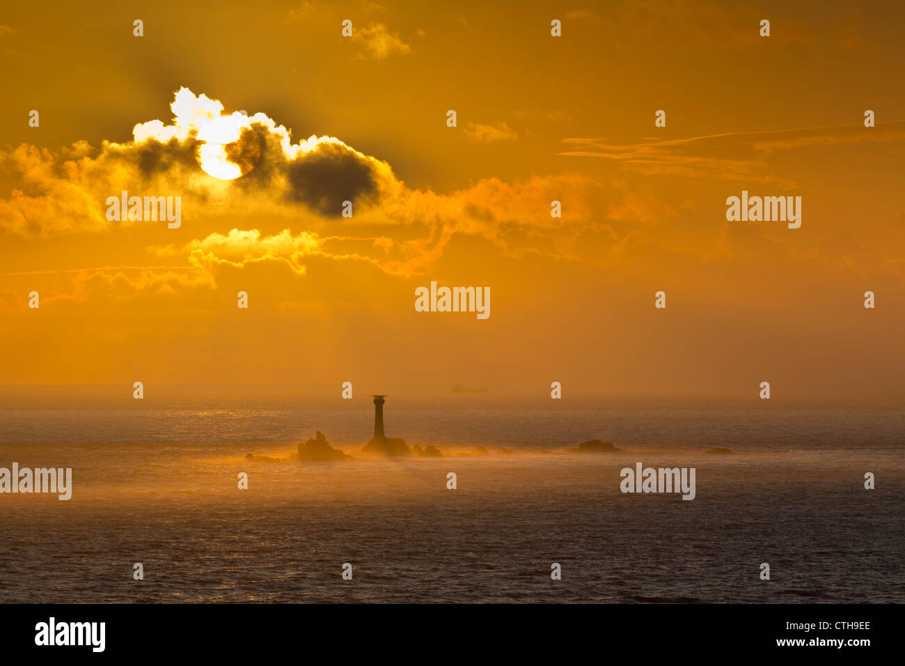 Phare de Gwennap drakkars ; tête ; coucher du soleil ; Cornwall, UK Banque D'Images