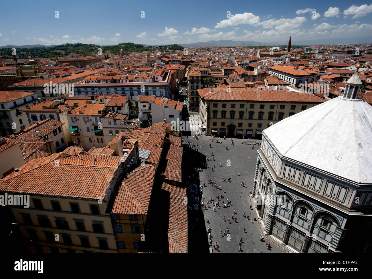 Vue du haut de l'hôtel Campanile de Florence, en Italie - Battistero (baptistère) à droite Banque D'Images