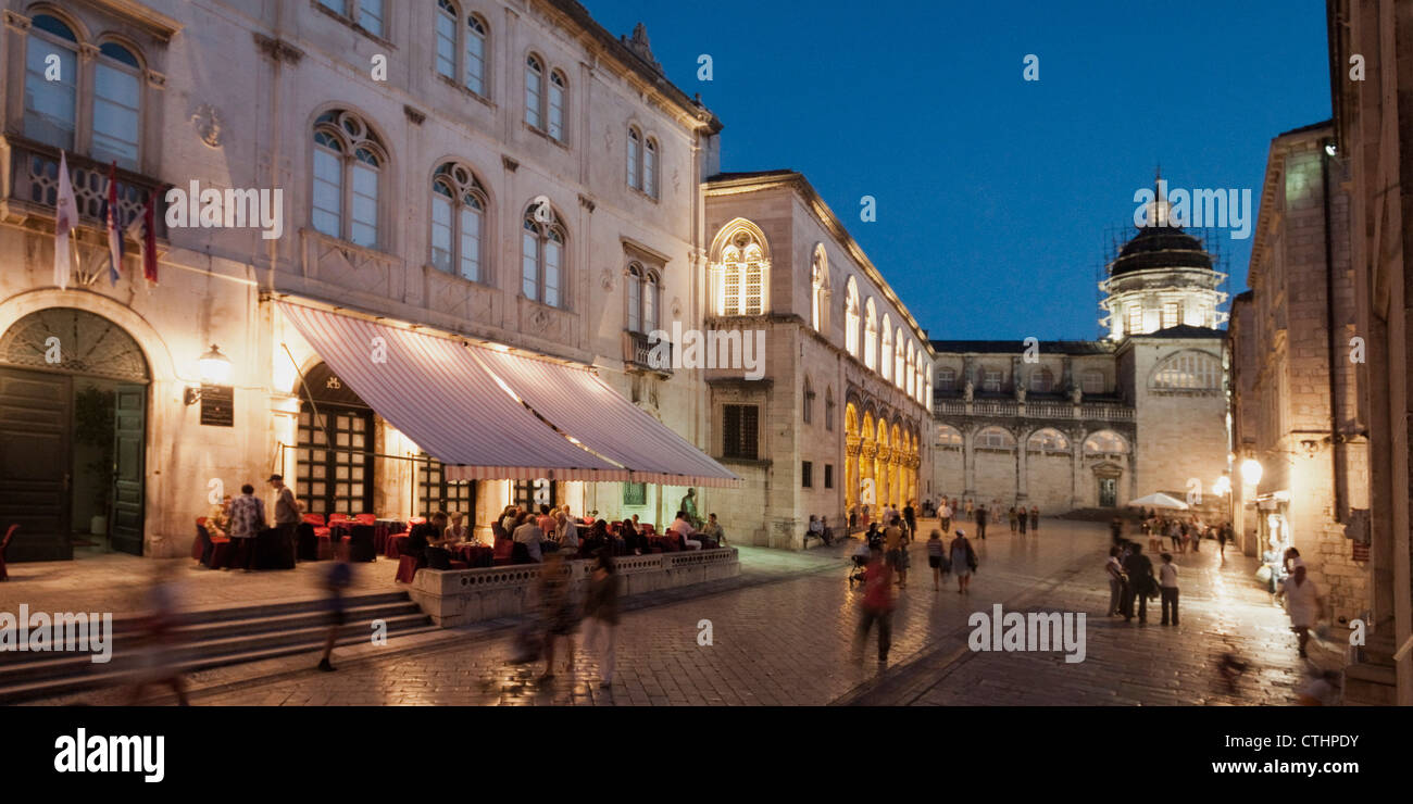 Pred Dvorom Velika Gospa, Cathédrale, vieille ville de Dubrovnik dans la soirée , Croatie Banque D'Images