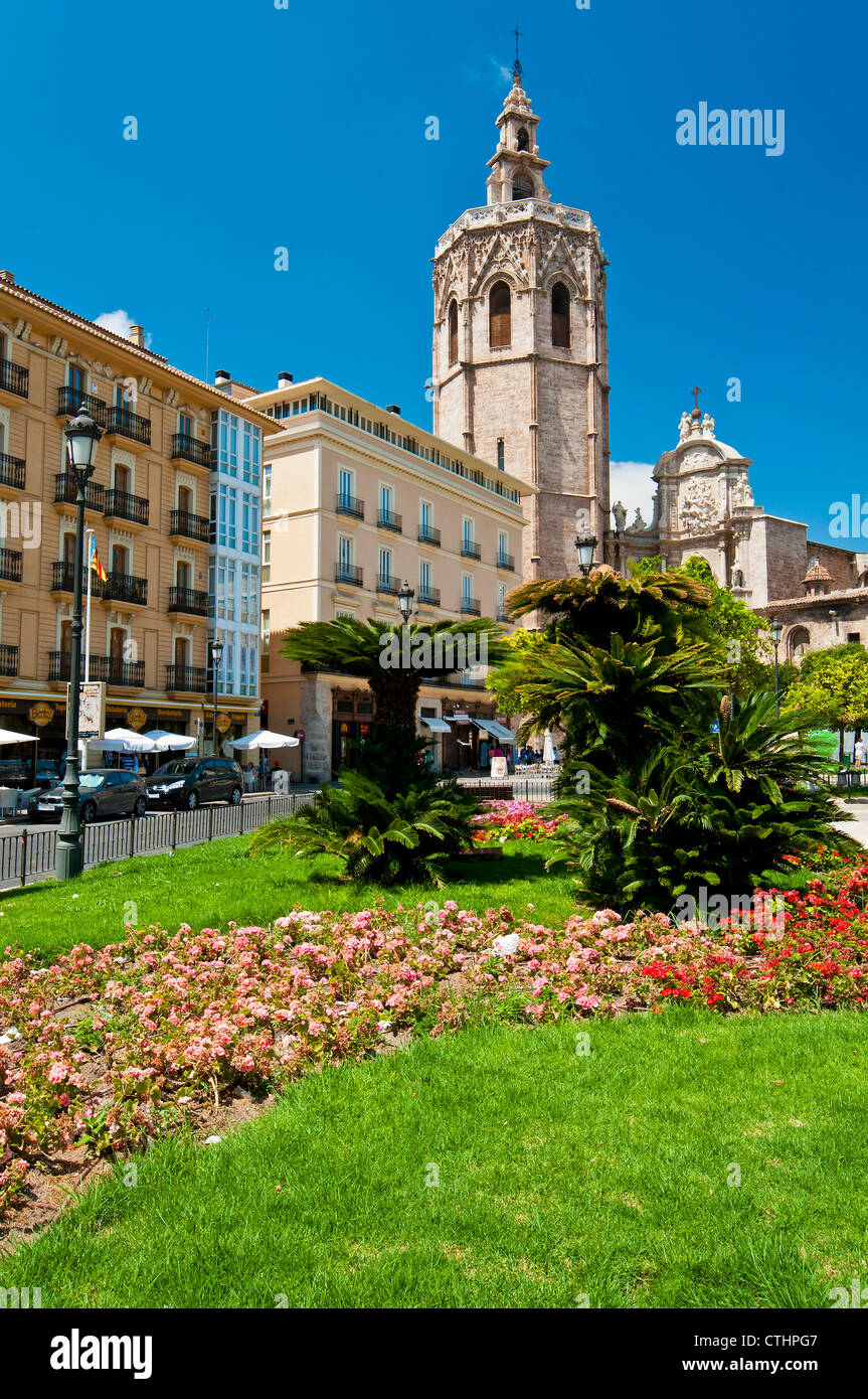 Cathédrale et El Micalet ou El Miguelete Bell Tower, la Plaza de la Reina, Valencia, Espagne Banque D'Images